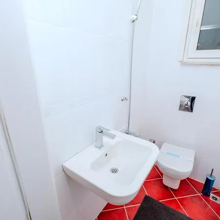Bosphorus View Gem - 3 Large Bedrooms - 2 Baths & Balcony In Prime Location דירה
