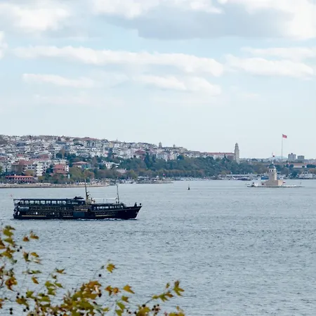 Apartment Bosphorus View Gem - 3 Large Bedrooms - 2 Baths & Balcony In Prime Location Istanbul