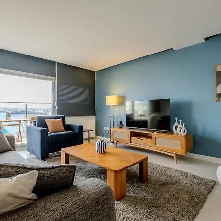 Bosphorus View Gem - 3 Large Bedrooms - 2 Baths & Balcony In Prime Location Apartment Istanbul