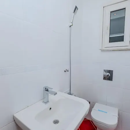 Apartment Bosphorus View Gem - 3 Large Bedrooms - 2 Baths & Balcony In Prime Location *