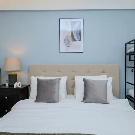 דירה Bosphorus View Gem - 3 Large Bedrooms - 2 Baths & Balcony In Prime Location