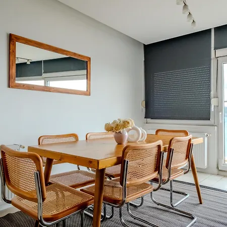 דירה Bosphorus View Gem - 3 Large Bedrooms - 2 Baths & Balcony In Prime Location