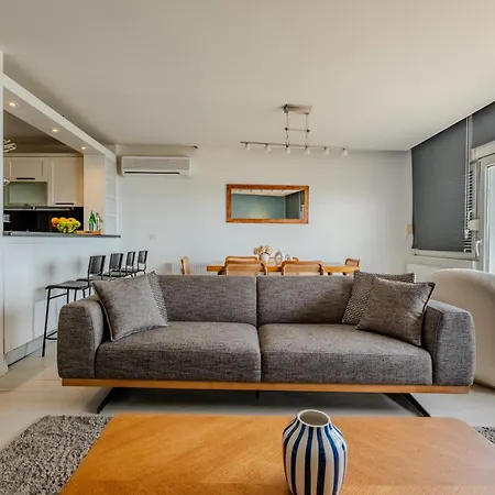 Bosphorus View Gem - 3 Large Bedrooms - 2 Baths & Balcony In Prime Location *