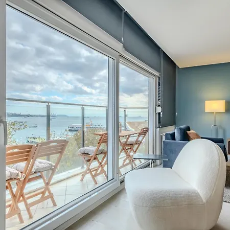 Bosphorus View Gem - 3 Large Bedrooms - 2 Baths & Balcony In Prime Location アパート