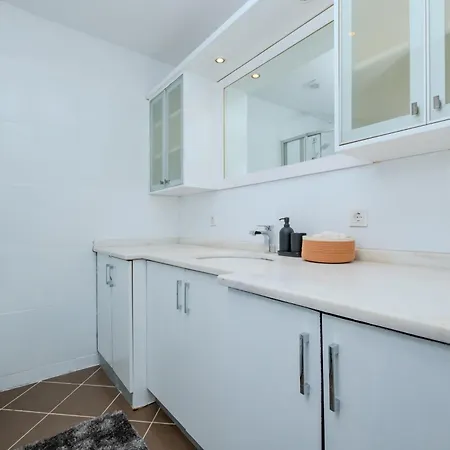 Bosphorus View Gem - 3 Large Bedrooms - 2 Baths & Balcony In Prime Location Κωνσταντινούπολη