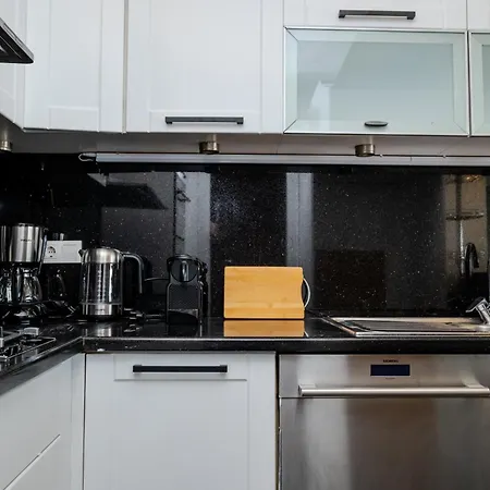 Bosphorus View Gem - 3 Large Bedrooms - 2 Baths & Balcony In Prime Location